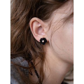 Gleaming knit flower earring (Black)