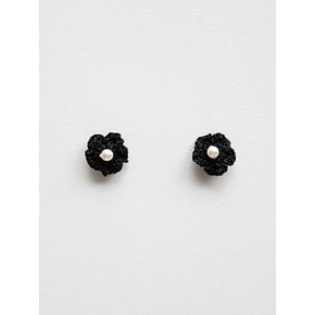 Gleaming knit flower earring (Black)