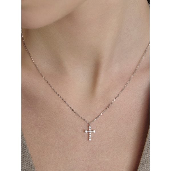 에센스 실버(W) 모이사나이트 엘라 크로스 목걸이 HL4N62419W9450