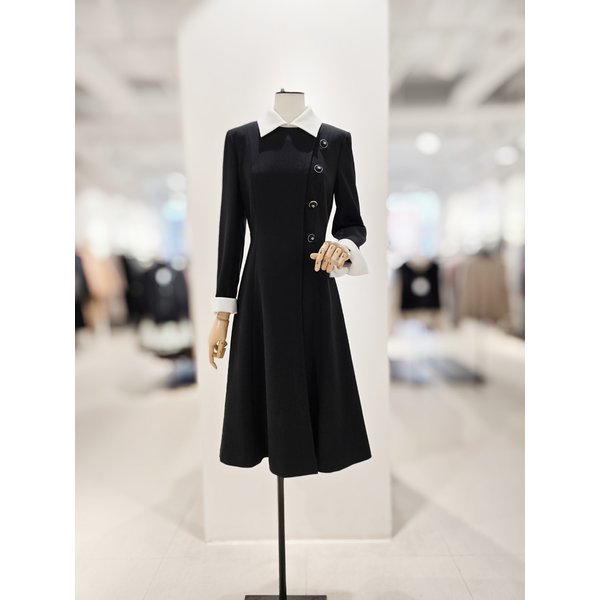 [파주점] [더아이잗컬렉션]엘레강스 버튼 디테일 플레어 원피스 CR3A0OP811