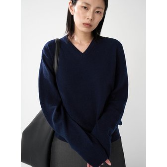 매그제이 캐시미어 블렌드 브이넥 니트-네이비