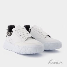 [해외배송] 알렉산더맥퀸 코트 트레이너 스터드 스니커즈 705808WICD5 9089 WHITE/BLACK/SILVER