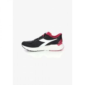 3706969 Diadora MYTHOS VIGORE - Trainers noir 58508895