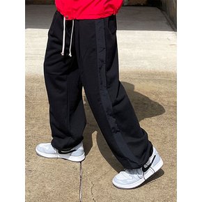 SIDE LINE WIDE BALLOON SWEAT PANTS (BLACK)