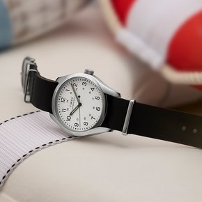 위켄더 뉴잉글랜드 쓰리핸즈 블랙 가죽시계 39mm