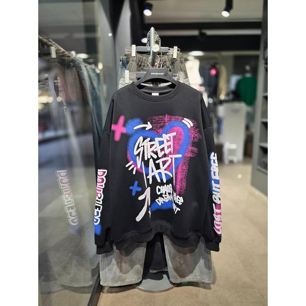 [시흥점] 기모 스프레이 그래피티 오버핏 맨투맨(남여공용)/JGZZ22B26BK