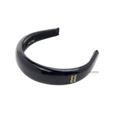 미우미우 FW24 여성 페이턴트 레더 헤어밴드 5IH025 069 F0002