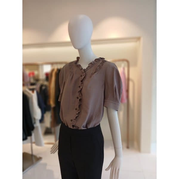 [여주점] 씨씨콜렉트 프릴카라브이넥블라우스 E262msc136