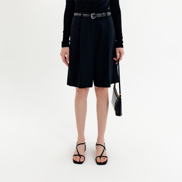 룩캐스트 하디드 소프트 와이드 하프 팬츠_블랙 / HADID SOFT WIDE HALF PANTS_BLACK