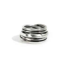 SEWN SWEN SILVER CROSSOVER RING