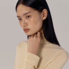 Soft Slim Turtle-neck Top (Pale Yellow)