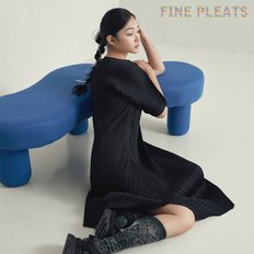 [FINE PLEATS] 피네 플리츠 브이넥 커팅 원피스 블랙