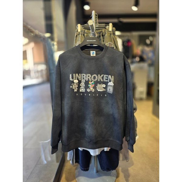 [시흥점] 워싱블랙 레거시 자수 세미오버핏 맨투맨(남여공용)/JGZZ22A21BK