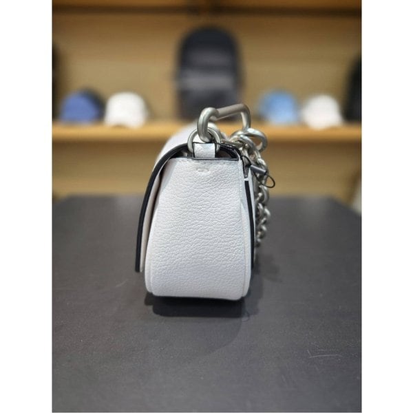 [파주점] 니멀 모노그램 체인 플랩 숄더백(DH3240-YAF)