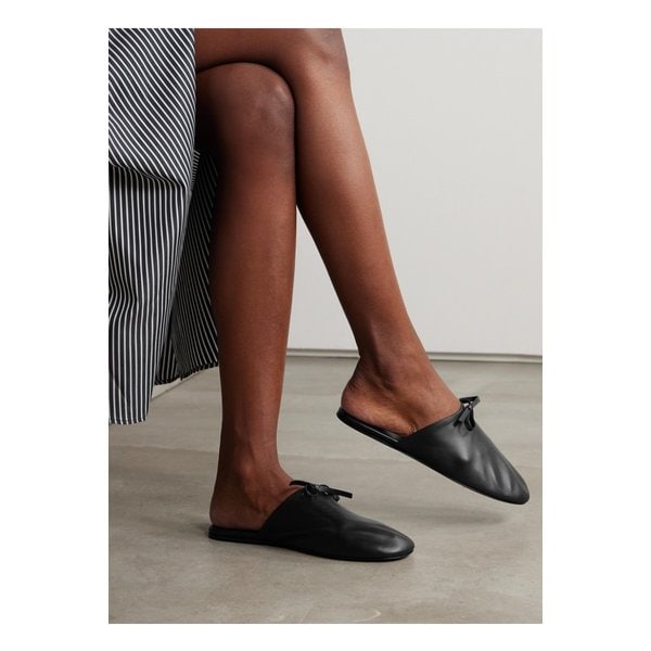 마리 아담 리나트 보우 장식 가죽 슬리퍼 블랙 1647597336167997