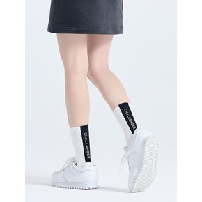 여성 배색로고 중목 양말 오프화이트