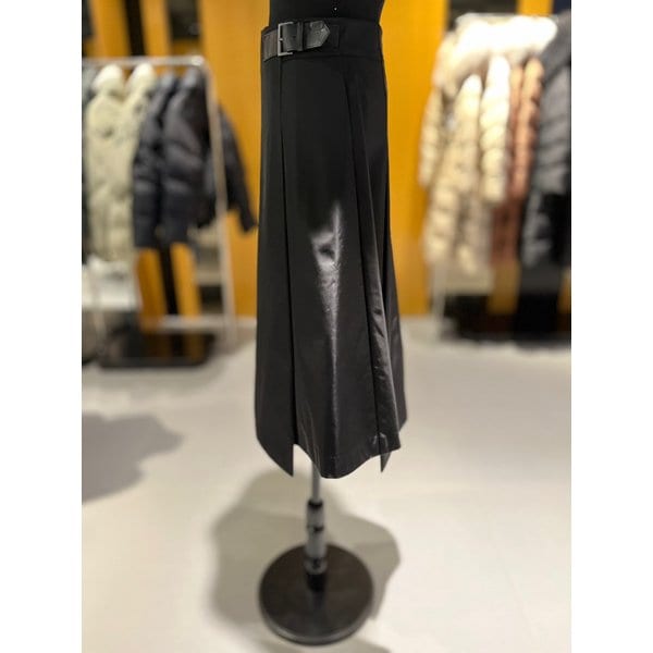 [시흥점] 셔링 포인트 하이넥 롱 플레어 점퍼 (EQ1WC261)