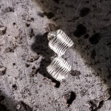 서림아트 [Cubism] Wave Textured Two Pendant Piercing