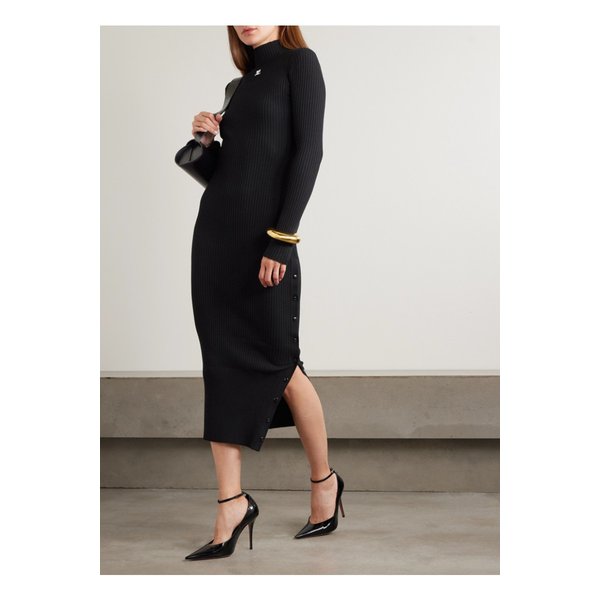 쿠레쥬 자수 골지 니트 미디 터틀넥 드레스 블랙 46376663162955810