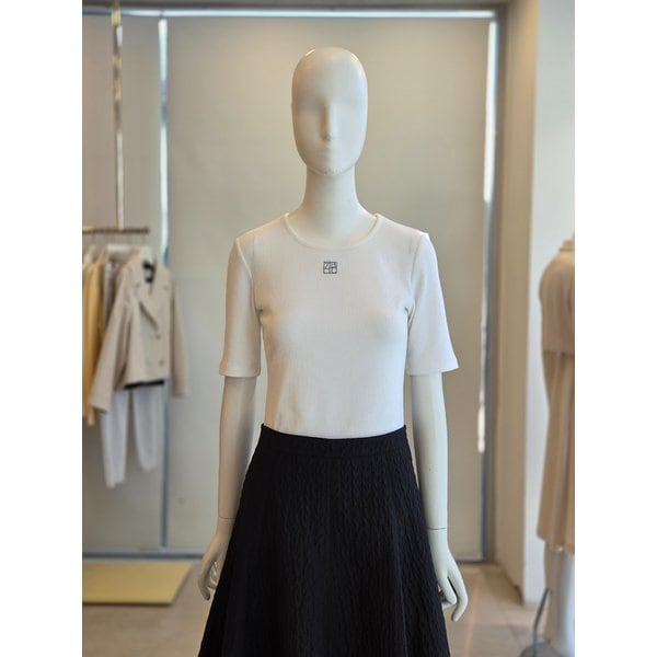 [여주점] [더 아이잗] 여성 골지 메탈 자수 스쿱넥 티셔츠 (IS3M0TS751)