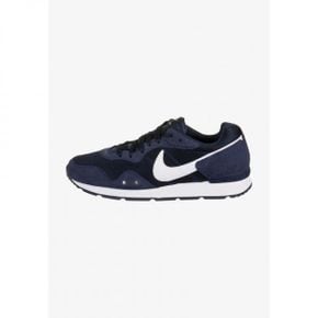 3696435 Nike NIKE VENTURE RUNNER - Trainers midnight navy/white