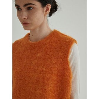 스텝어라운드 Hairy Alpaca vest (Orange)