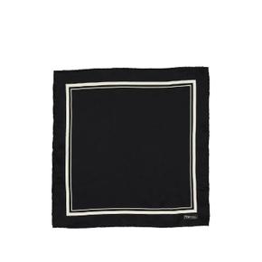 톰포드 SPR001SPP91 NAA BLACK POCKET SQUARE TONAL FRAME IN SILK