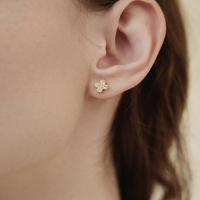 Simple quatrefoil earring