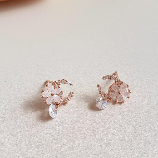 [옷자락] 여성 진주 큐빅 블링 커브드 드롭 패션 스터드 귀걸이