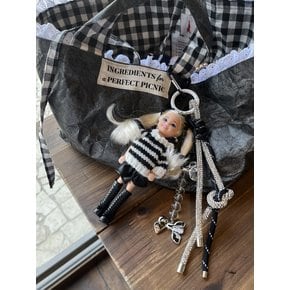 Beautiful doll keychain_black