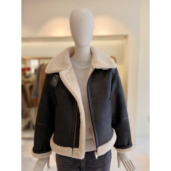 [여주점] 씨씨콜렉트 벨티드넥무스탕점퍼 E254psj162