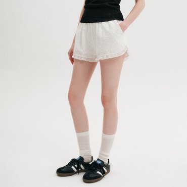 룩캐스트 엠마 펀칭 레이스 숏 팬츠_화이트 / EMMA PUNCHING LACE SHORTS PANTS_WHITE