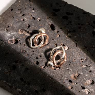 서림아트 [Abstract] Two-tone Organic Curve Earring