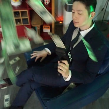 게이즈샵 GAZE MONEY GUN 게이즈 머니건 연말 클럽 파티 이벤트용품 (지폐50pcs 포함)