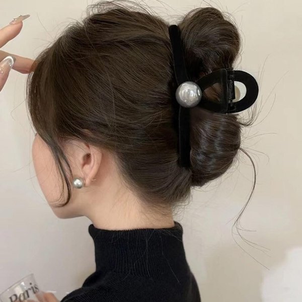 [옷자락] 여성 빅 진주 포인트 벨벳 블랙 슬림 헤어 집게핀