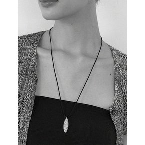 SOAR STRING NECKLACE