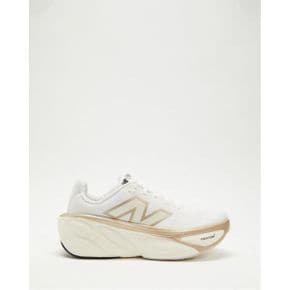 5019842 New Balance Fresh Foam X More v5 - Womens White  Silver