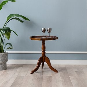 더리체 메라토 엔틱 와인 테이블