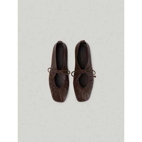 [단독]PLISSETTE FLAT SHOES [BROWN]