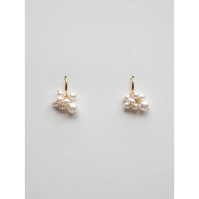 Pearl berry drop earring