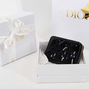 디올 Lady Dior 보야저 페이던트 까나쥬 스몰 동전지갑 S0985OVRB M900