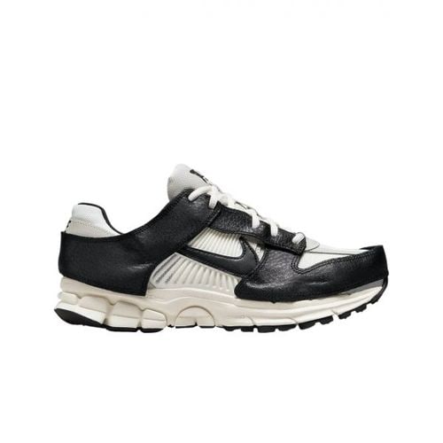 (W) 나이키 줌 보메로 5 울프 그레이 앤 블랙 (W) Nike Zoom Vomero 5 Wolf Grey and Black