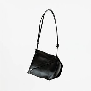 [SOSALT] 이띠 헤리 박스 숄더백 1T5D123001