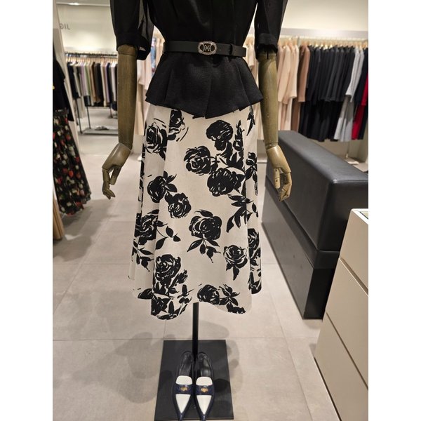 [파주점] 벨티드 플로럴 플레어 스커트 JS5B0SK321
