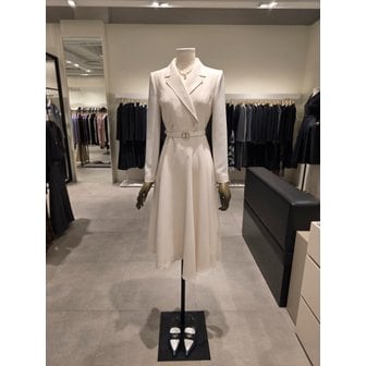 지고트 [파주점] 버튼 장식 테일러드 플레어 원피스 JS3B0OP271