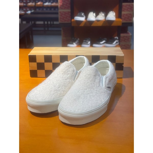 [여주점] (남여공용) 스니커즈 클래식 슬립온 세르파 (아이보리) (VN000EACCJ7)