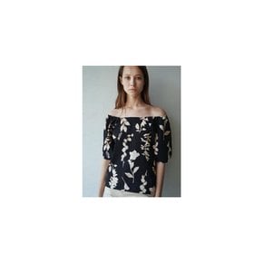 블랙 플라워 오프숄더 [Black Flower Off Shoulder]