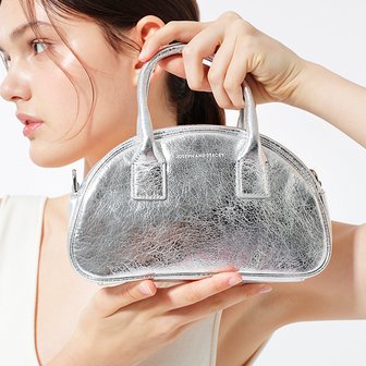 조셉앤스테이시 OZ Mini Half Moon Cross Bag Silver