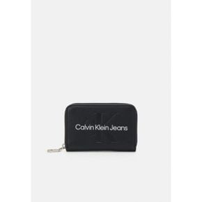 4577991 Calvin Klein SCULPTED MED ZIP AROUND MONO - Wallet fashion black 76849605