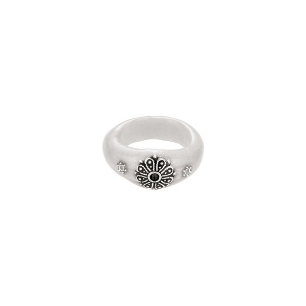 coronet ring-white